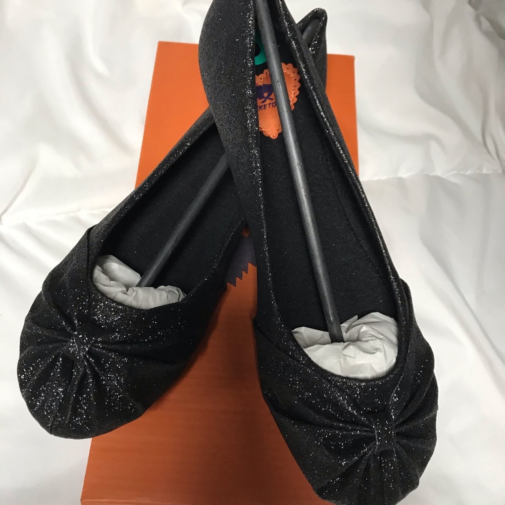 NWT Rocketdog slip on flats